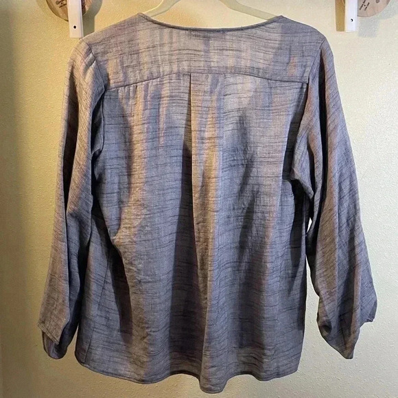 Grade Gather Rayon Nylon Oversized Gray Top Button Front Sz Small - Picture 2 of 7
